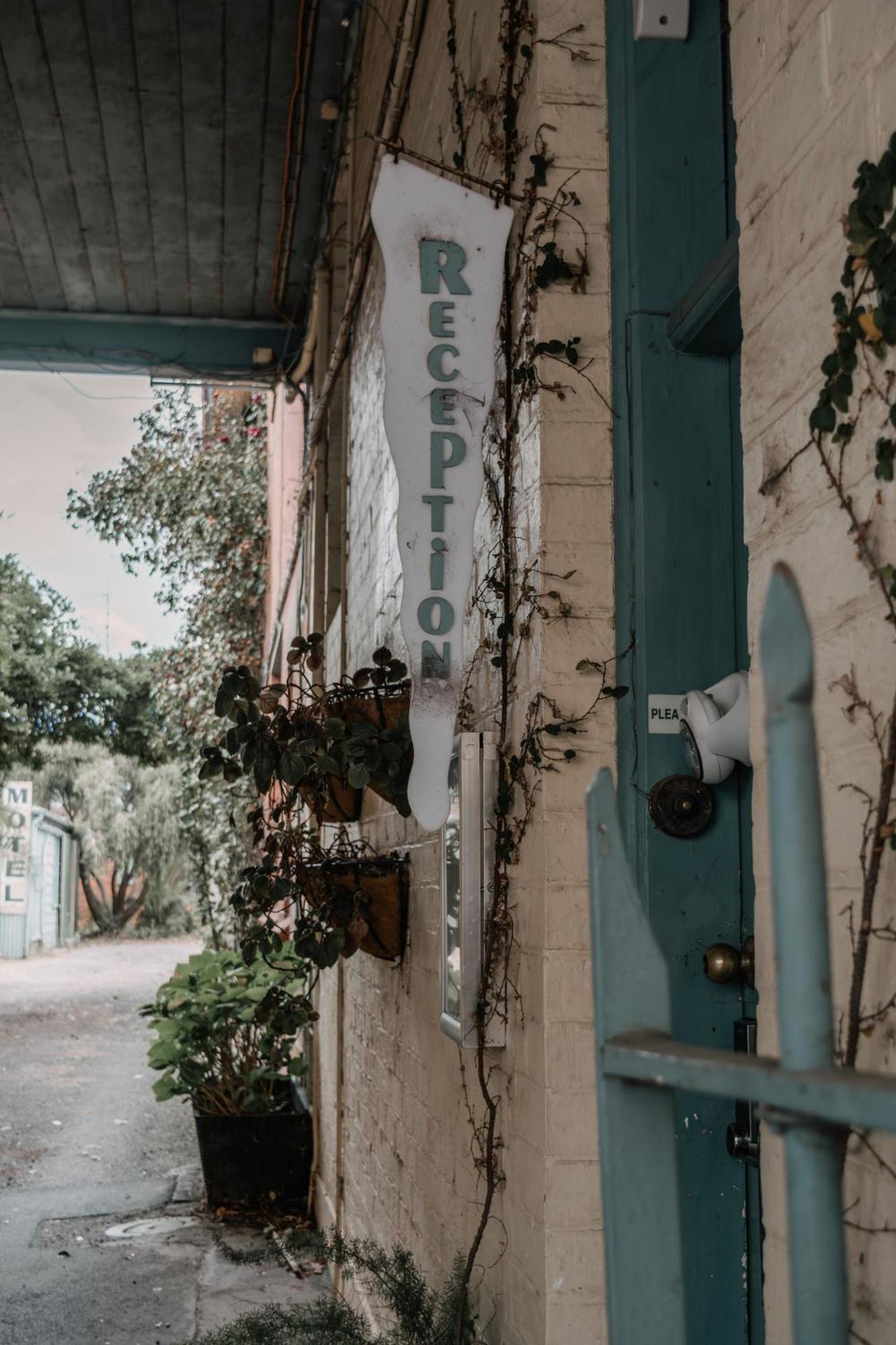 La Cochon Rose Motel Saint Arnaud Ngoại thất bức ảnh